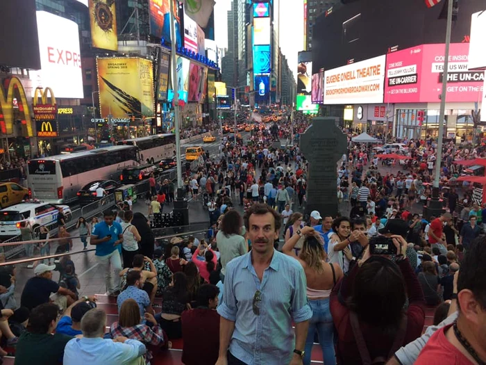 Colecția lui Dorin Negrău este inspirată din portul popular bihoreanfoto: Facebook
