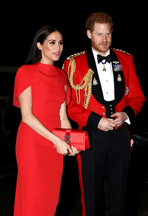 Prințul Harry și Meghan Markle, în ținute roșii, asortate