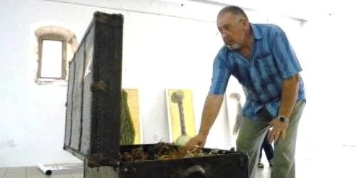 Bistriţa: Cufărul cu „flori de leac”