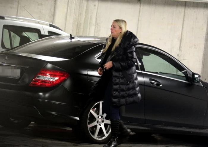 Silvia a urcat în maşină grăbită şi a plecat spre casă