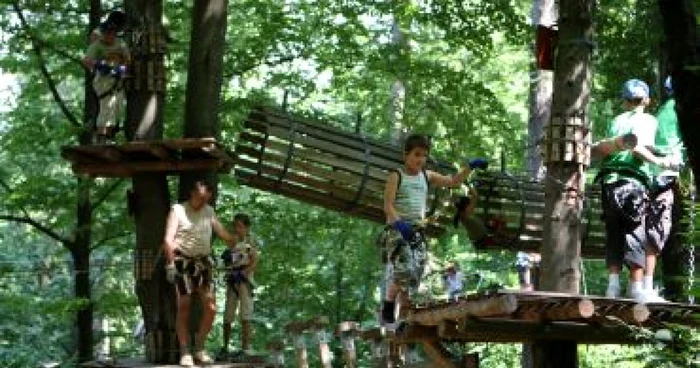 Braşov: Parcul Aventura, cea mai potrivită soluţie pentru a scăpa de caniculă (GALERIE FOTO)