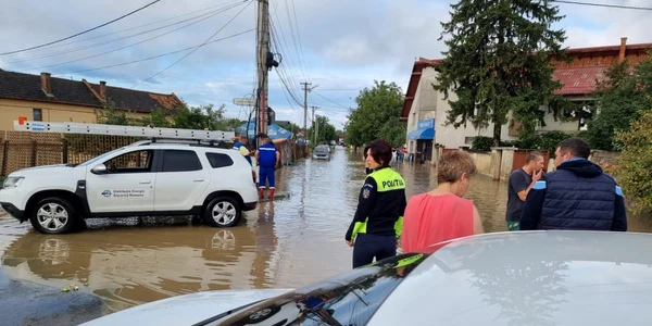 Inundaţii în cartierul braşovean Stupini FOTO ISU Braşov