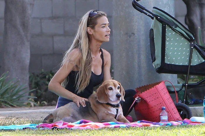 Dennis Richards şi căţelul ei iubit