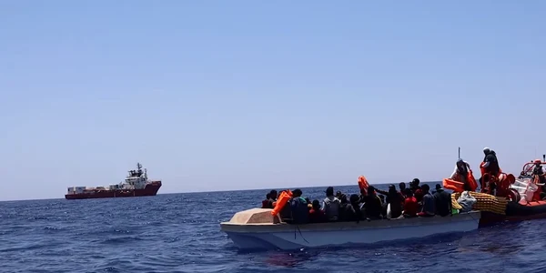 Nava ambulanţă Ocean Viking a salvat 46 de migranţi în Mediterana FOTO Captură Video  png