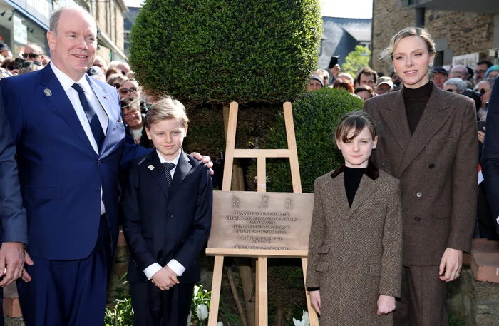 Charlene și Albert de Monaco alături de Jacques și Gabriella GettyImages 2209331453 jpg