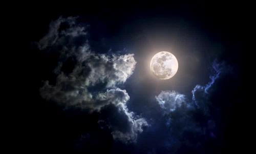 1 luna noapte shutterstock 127982234 jpg jpeg