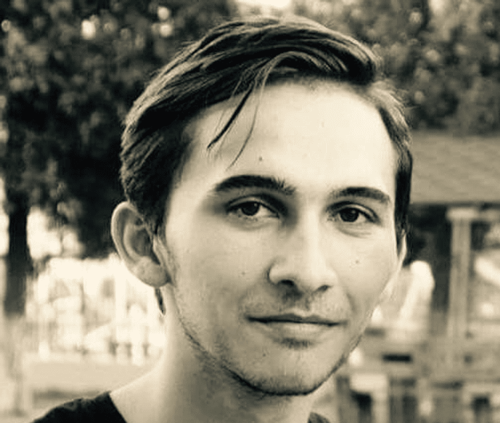 Tânărul de etnie romă care a ajuns poet și traducător: „Nu am pornit de acasă cu prea multe avantaje”
