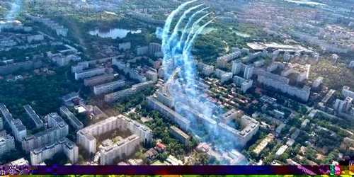 Hawks Of Romania formaţia de acrobaţie din cadrul Aeroclubului României a zburat peste principalele unităţi medicale din Bucureşti FOTO Aeroclubul României / Facebook