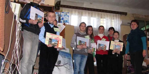 Tinerii au primit cărţi şi diplome