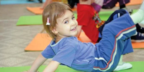 Copiii cu autism sau cu dislexie trebuie să înceapă kinetoterapia cât mai repede după diagnostic