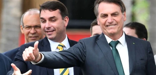 Jair Bolsonaro (în prim-plan) și fiul său Flavio FOTO Arhivă