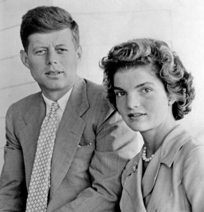 
    Kennedy şi Jackie  