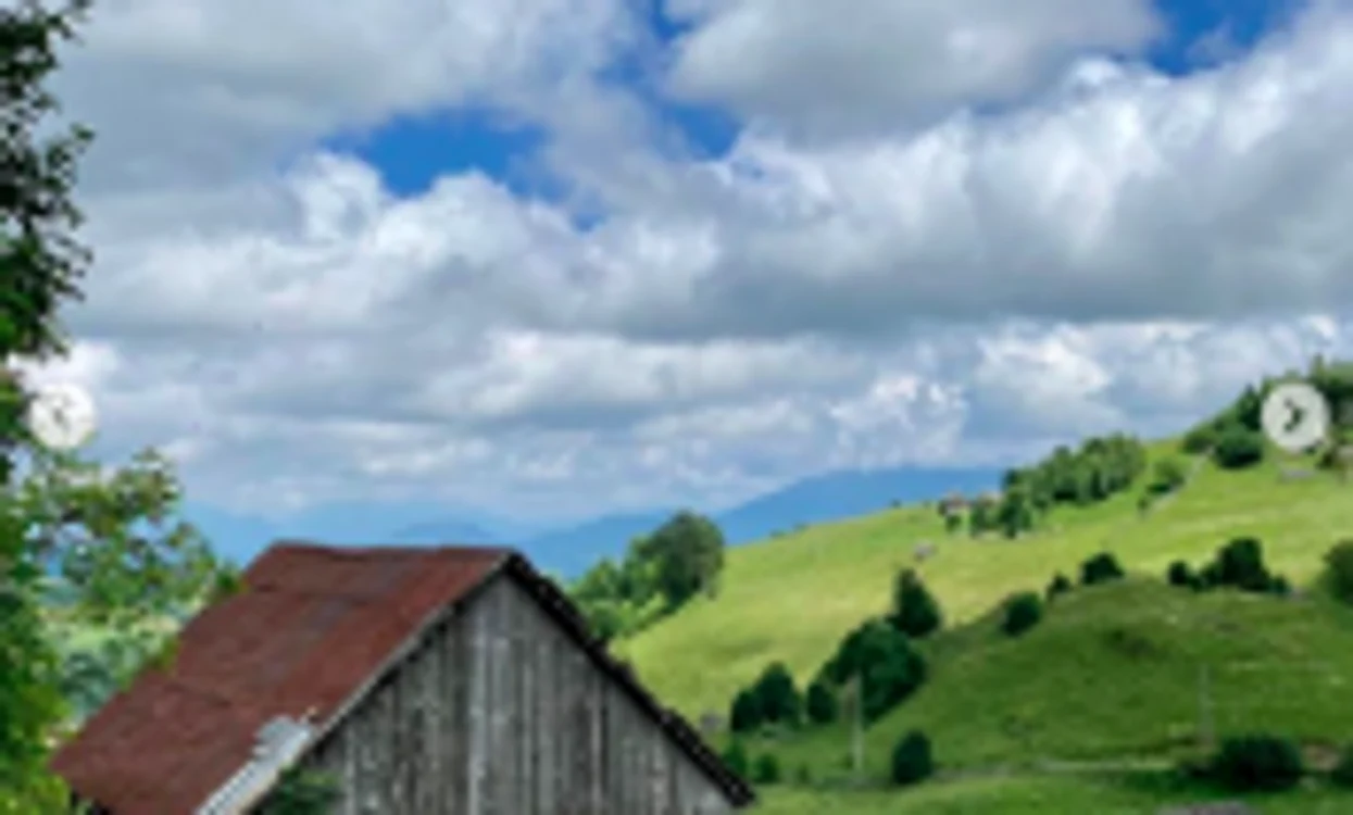 Charles Ottley - realizatorul TV Wild Carpathia - şi-a cumpărat casă în Şirnea Braşov Sursa Instagram CO