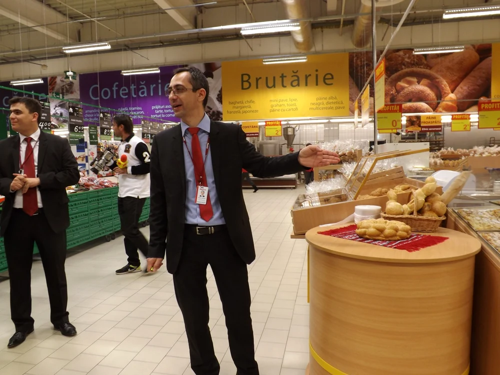 Directorul de marketing al Auchan România, Tiberiu Dăneţiu, a inaugurat astăzi hipermarketul