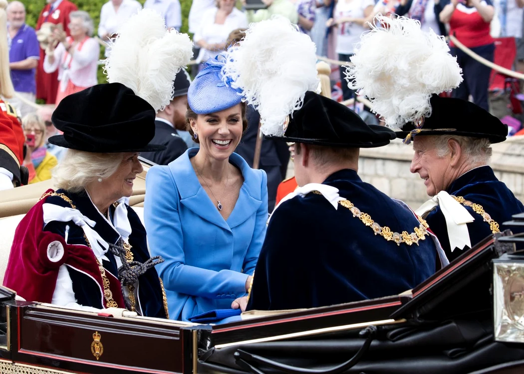 Regele Charles și Regina Camilla alături de moștenitorii Prințul William și Prințesa de Wales