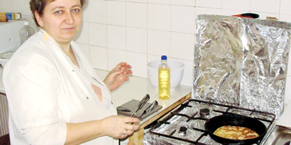 Plăcintele se vând greu deşi costă doar 1,5 lei şi sunt la doi paşi de şcoală