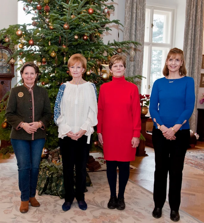 Familia Regala a petrecut Craciunul la Castelul Savarsin, Majestatea Sa Margareta, Principesa Elena, Principesa Sofia, Principesa Maria   Daniel Angelescu (32) jpg