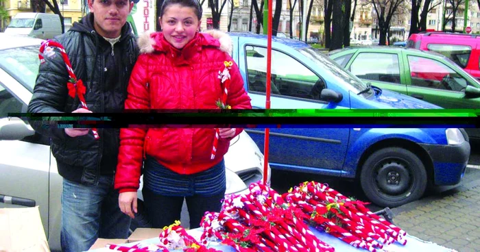 Florentina Durcă şi Marian vând nuieluşe pentru copiii neastâmpăraţi