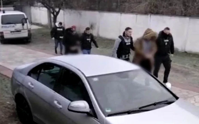 Autorii infracțiunii au fost capturați de polițiști. Foto: IPJ Hunedoara