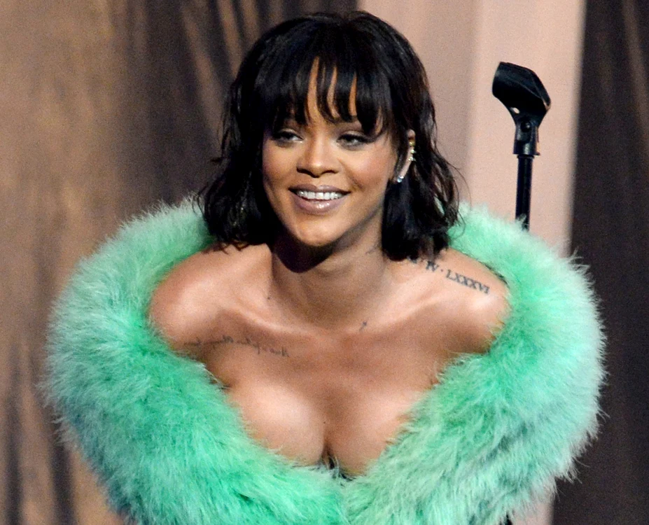 Rihanna și-a lăsat fanii să aștepte în ploaie aproape jumătate de oră în Essexfoto: Getty Images