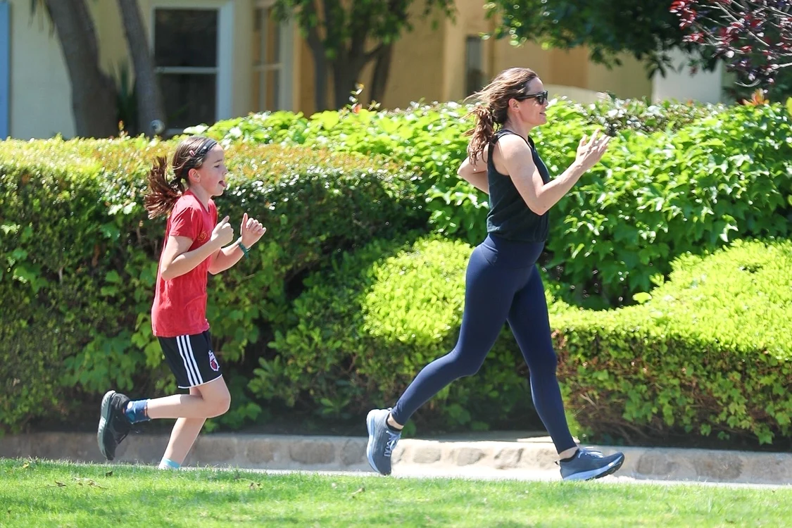 
    Ben Affleck încearcă să fie un tată bun pentru cei trei copii pe care îi are din marajul cu actrița Jennifer GarnerFoto profimedia  