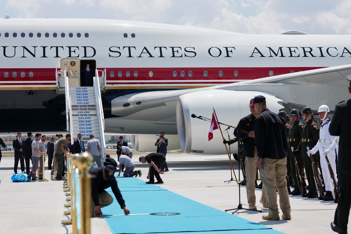Donald Trump a ajuns la Ankara cu noul Air Force One oferit de Qatar. FOTO: Profimedia