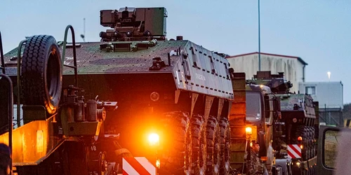 Două convoaie cu tehnică militară franceză au intrat în România FOTO MApN jpg