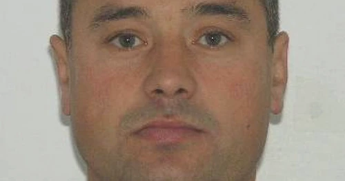 Bărbatul a fost reţinut de poliţişti
