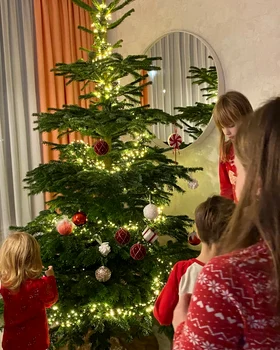 Cei 4 copii mari ai fostei prezentatoare Cristina Fogarassy, fostă Cristina Dochianu. FOTO: Facebook