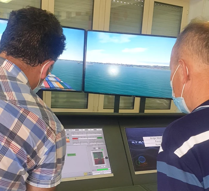 Elevii din Italia învață pe simulator performant FOTO: arhiva profesori Liceul „Alexe Marin” Slatina
