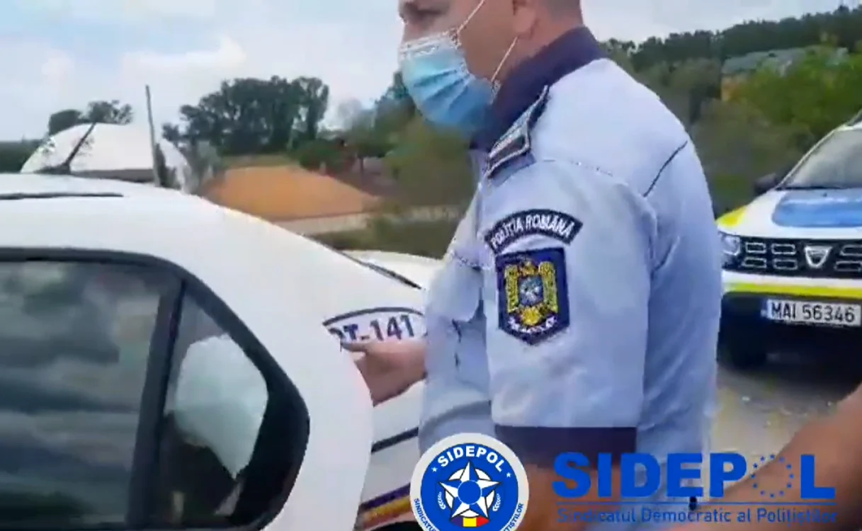 Femeia a fost găsită de poliţişti pe malul râului Olt FOTO: captura video Sindicatul Poliţiştilor Sidepol