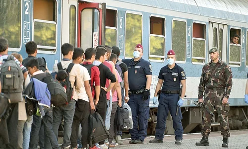 În Ungaria, 5 114 imigranţi au fost reţinuţi în raiduri ale poliţiei jpeg