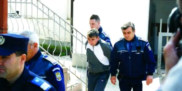 Tânărul spune că nu a văzut că a lovit două persoane 