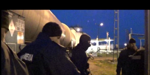 Jandarmii i-au prins pe hoti