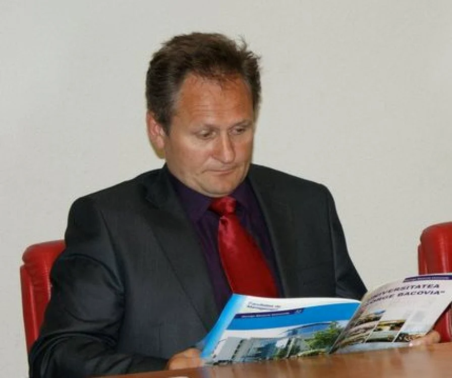 Directorul Ion Balcan este acuzat de asistenta medicală Mihaela Cadăr că este agresiv şi face presiuni pentru a o da afară de la muncă FOTO Facebook