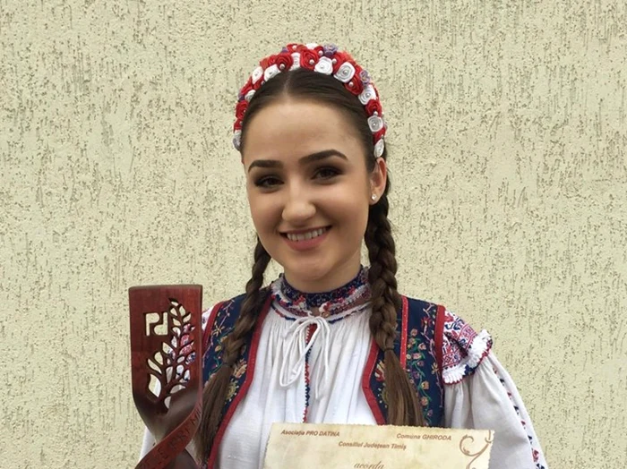 Alexandra Chira cântă muzică populară de la 8 ani FOTO Arhivă personală