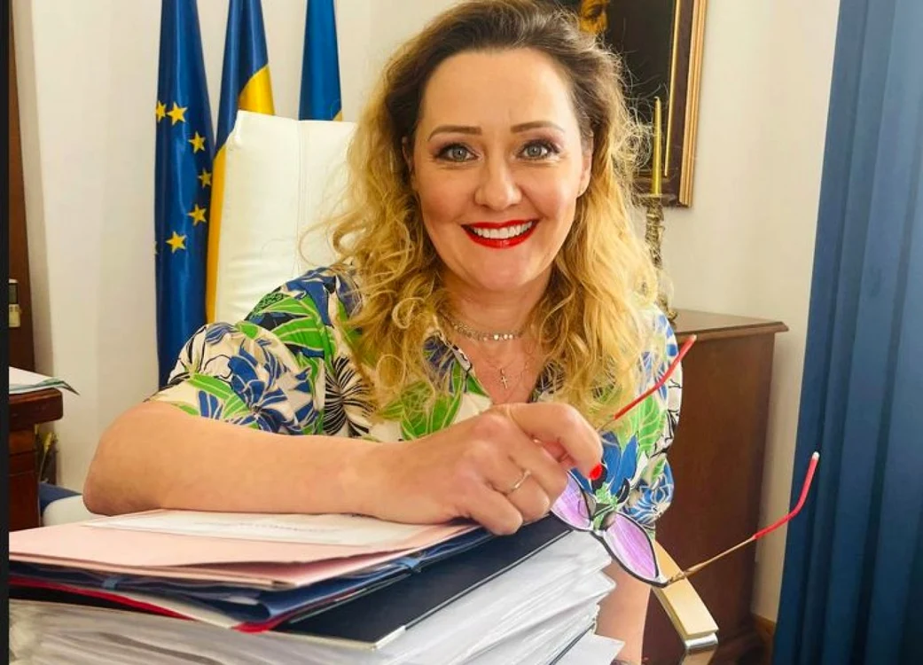Elena Lasconi e primar la Câmpulung din 2020 FOTO Facebook