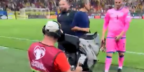 Samir Ujkani a făcut gesturi obscene către suporterii României jpg