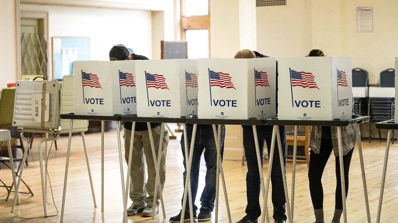 Americanii au votat fie direct la urne, fie prin corespondență