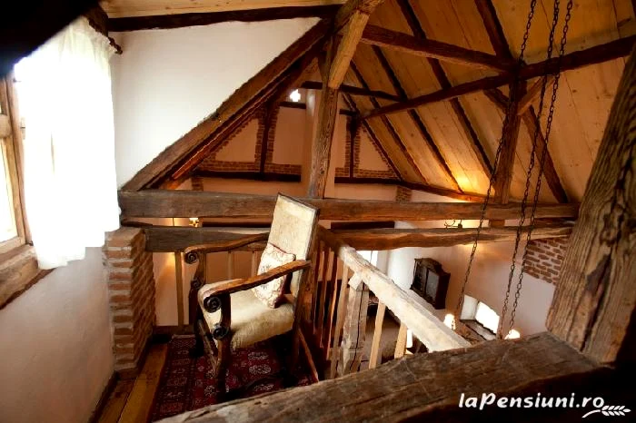 Interior din casa de la Valea Zălanului a Regelui charles FOTO laPensiuni.ro