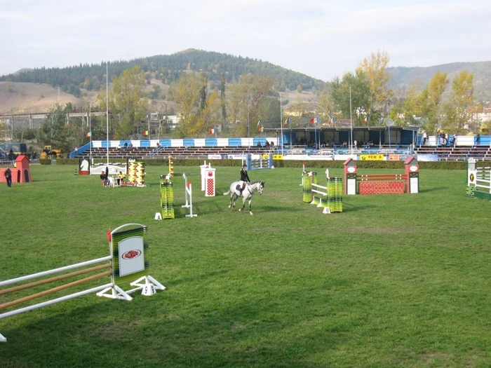 Terenul de competiţii al Bazei Hipice Piatra Neamţ FOTO Adevărul