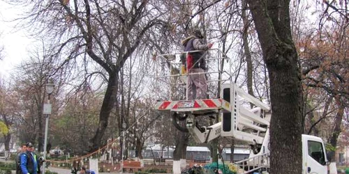 Anul trecut, instalaţiile electrice au fost puse în funcţiune cu mult înainte de Crăciun (foto 2010)