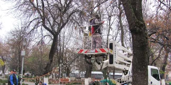 Anul trecut, instalaţiile electrice au fost puse în funcţiune cu mult înainte de Crăciun (foto 2010)