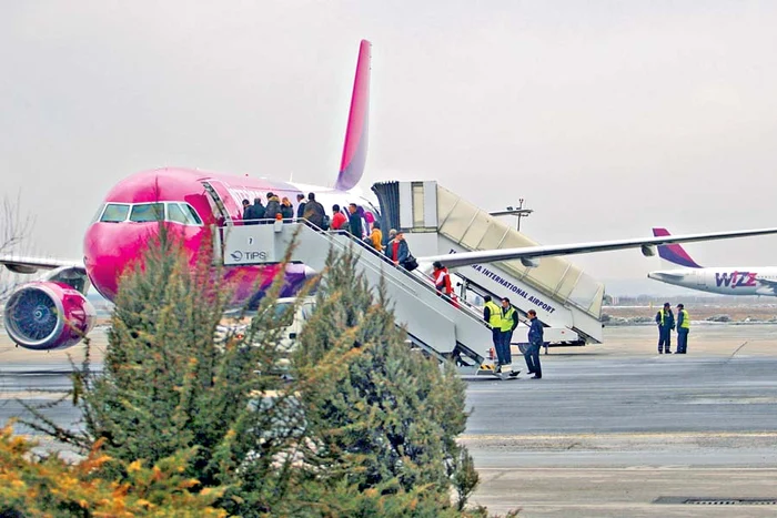 
    După controlul  care a durat  circa două ore,  pasagerii au putut  fi debarcaţi  