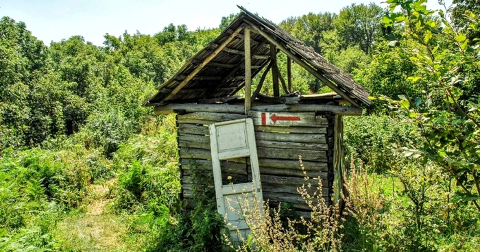 Traseul cu bandă roşie de pe Cozia - Vâlcea Foto Ştefan Sabin