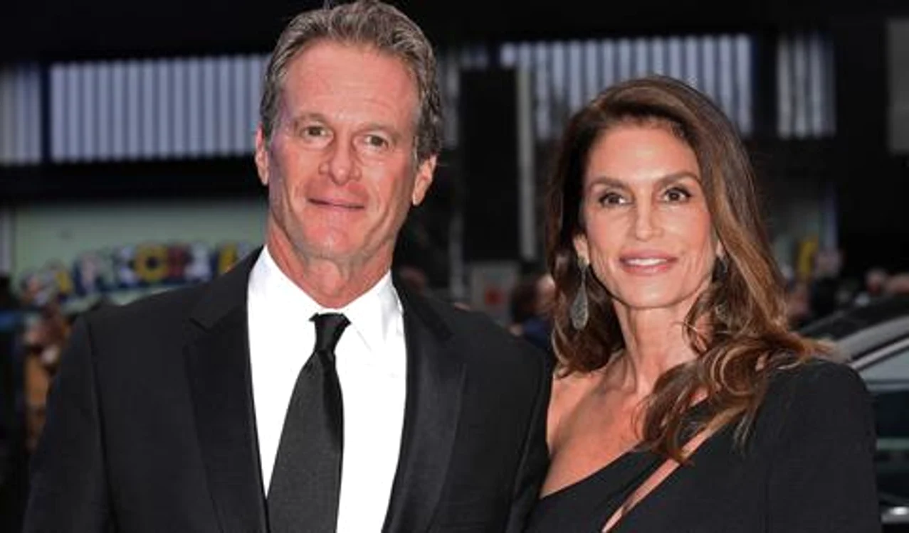 Cindy Crawford și Rande Gerber, surprinși ținându-se de mână pentru prima dată în public după moarte