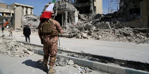 O imagine a distrugerilor din Piața Enqelab, Iran FOTO Profimedia