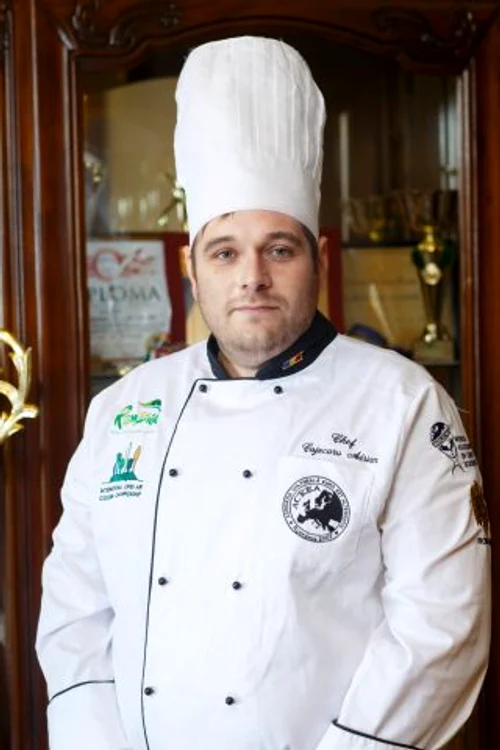 Adrian Cojocaru este chef la restaurantul unui hotel din Iași
