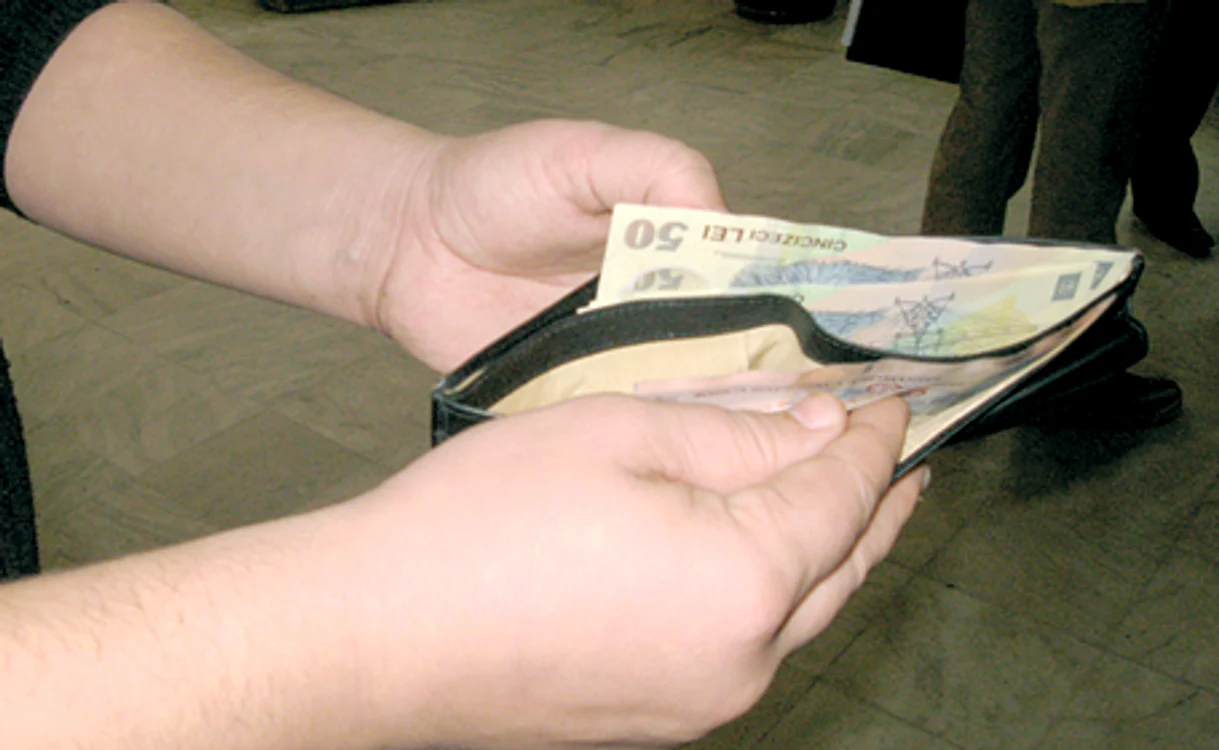 Aproape 80% dintre hunedoreni şi-au plătit taxele