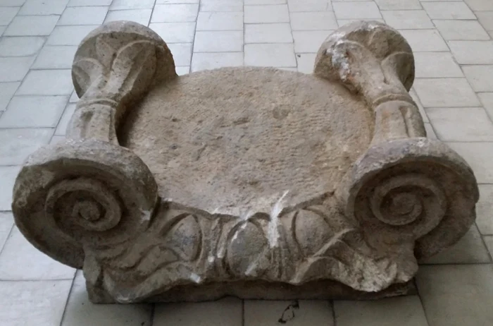 Capitel ionic - descoperire arheologică la Callatis Mangalia Foto Sorin Colesniuc